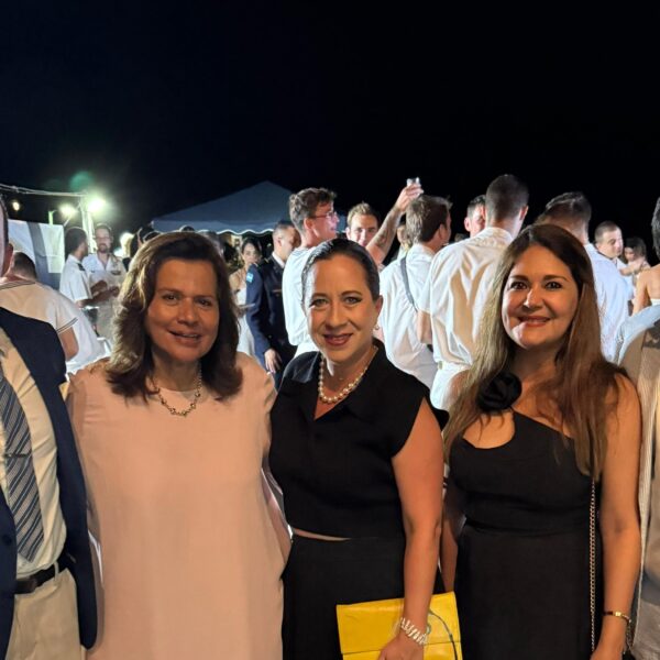 La diplomacia francesa y hondureña ofrecen cóctel de alto nivel en el corazón de Roatán