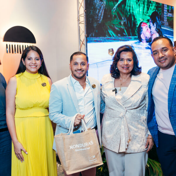 Looks predominantes en el Watch Party del Kimpton Grand Roatan