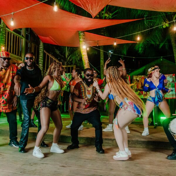 Las Catrachas, Kazzabe y Lachi TRM presentan ‘caliente’: Colaboración que enciende el verano