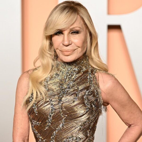 Fin de una era: Donatella Versace deja dirección creativa de la marca
