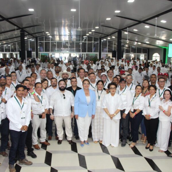 Roatán recibe con elegancia y unidad la XXXIV Asamblea Nacional de Municipios