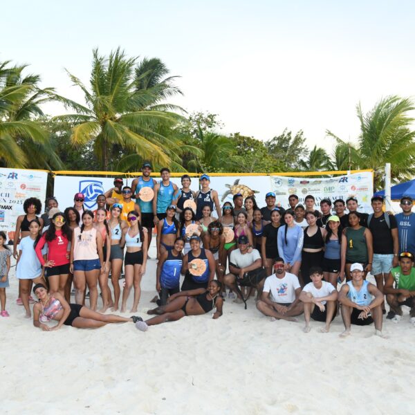 Mahogany Bay se llena de energía con el Roatan Beach Volleyball Open