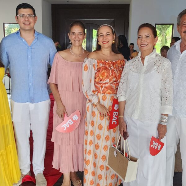 El estilo tropical marcó los looks del Fashion Show 2025