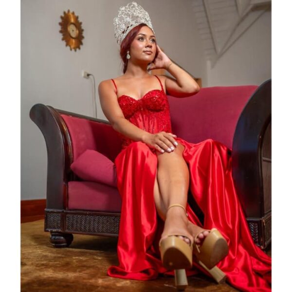 Marcy Moore obtiene el reinado del Miss Conch Festival 2025