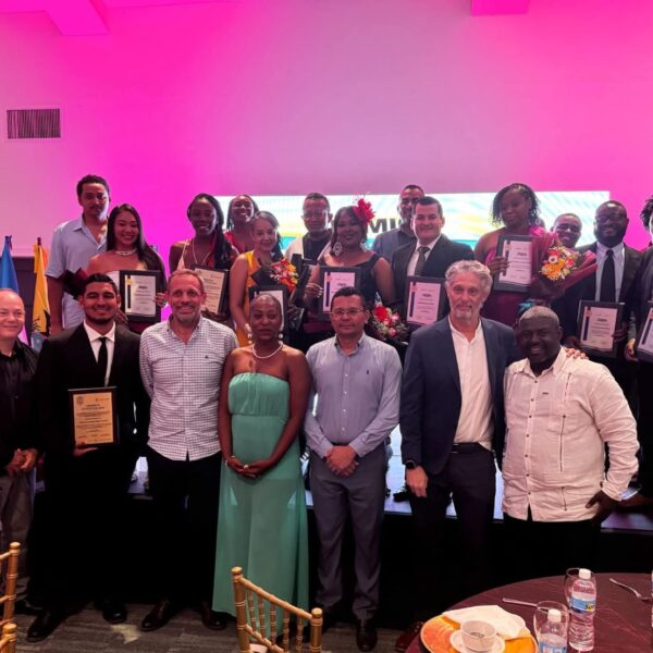 Premio Juventud 2025 reconoce el talento joven de Islas de la Bahía