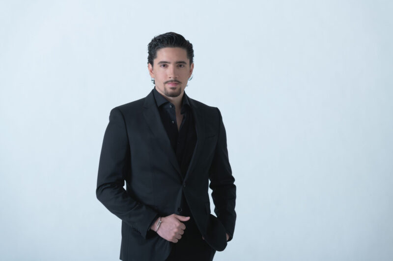 Álex Fernández recibe su primera nominación a Premios Juventud