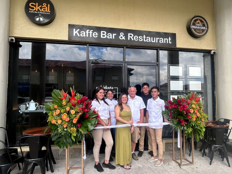 SKAL reapertura con el mismo sabor y un renovado espacio en Roatán