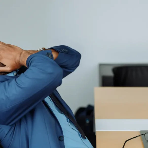 Permanecer largas horas sentados es un acelerador del envejecimiento