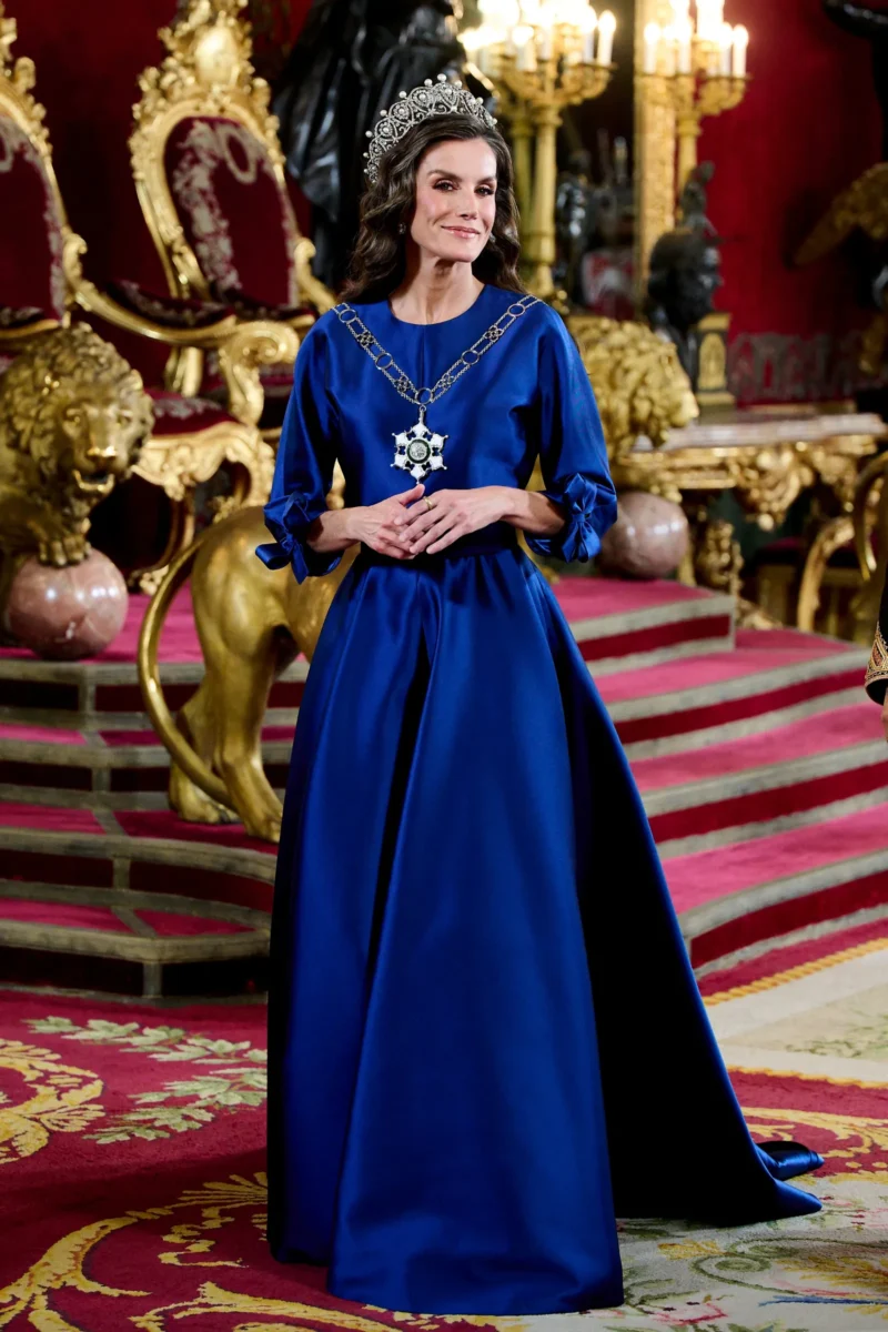 Azul marino: el color que Letizia Ortiz confirma como imprescindible en primavera/verano 2026