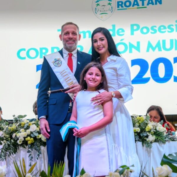 Roatán celebró con estilo la toma de posesión del alcalde Ron McNab