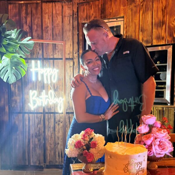 Entre flores y detalles elegantes celebran el cumpleaños de Sara Castro Hunt