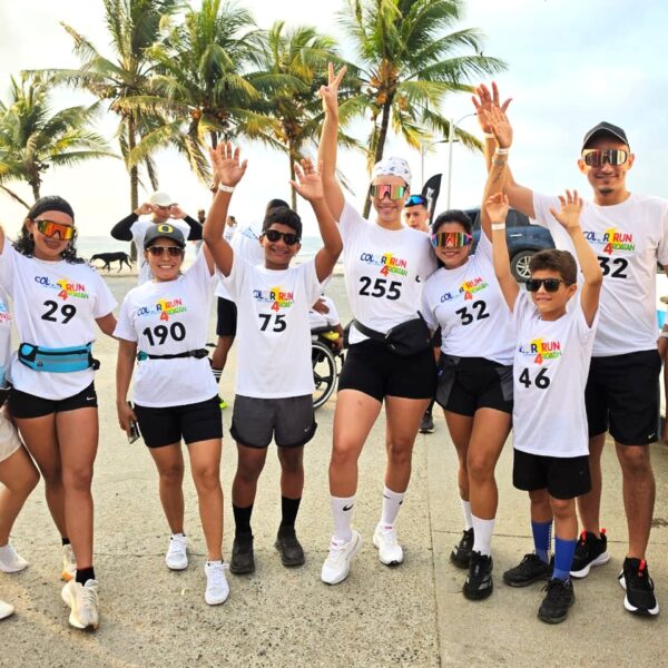 Entre espuma, música y solidaridad: así brilló el Color Run 2026 en Roatán