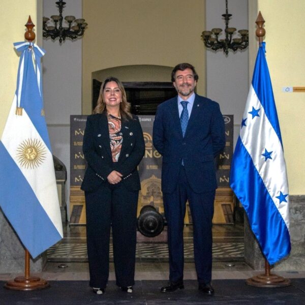 Argentina conmemoró el 216 aniversario de la Revolución de Mayo en Honduras