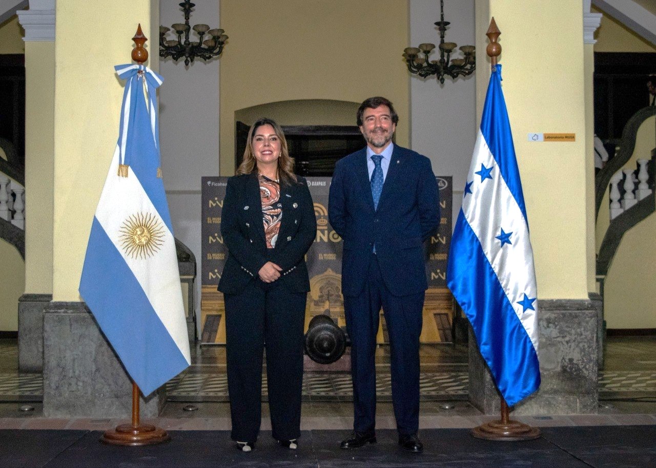 Argentina conmemoró el 216 aniversario de la Revolución de Mayo en Honduras