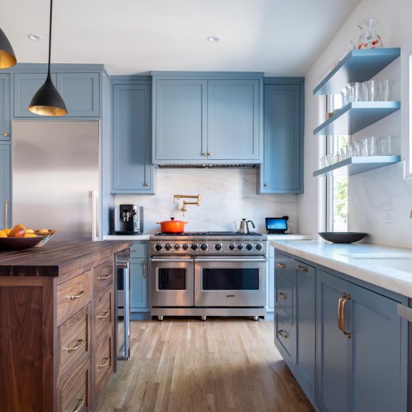 Adiós a las cocinas blancas: el color se convierte en la gran tendencia del diseño en 2026
