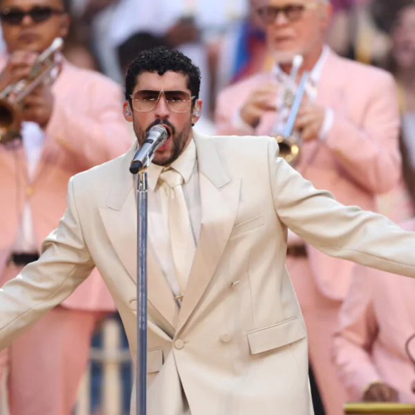 Bad Bunny rompe otro récord histórico: primer artista latino en superar los 1.000 millones de dólares en giras