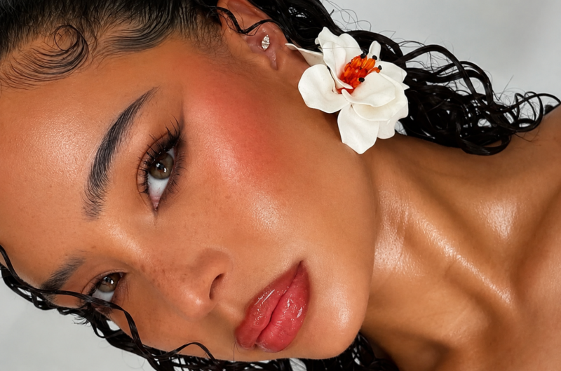 Maquillaje de playa: la rutina perfecta para lucir fresca, radiante y protegida bajo el sol