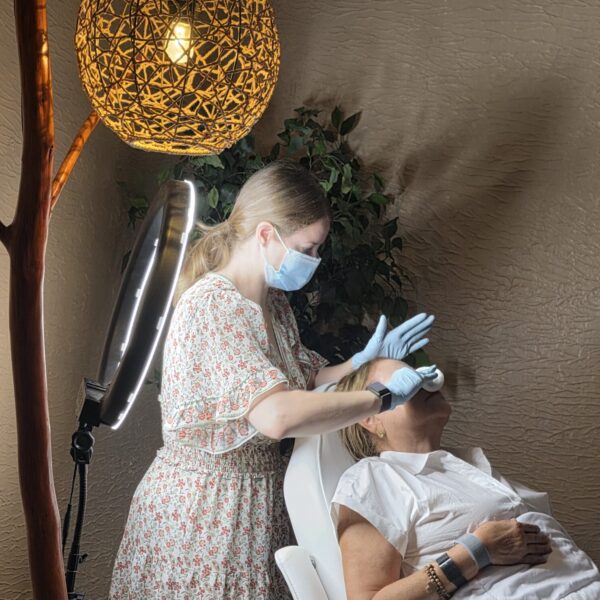 Bienestar, arte y solidaridad protagonizan el Wellness Day de La Piña Spa