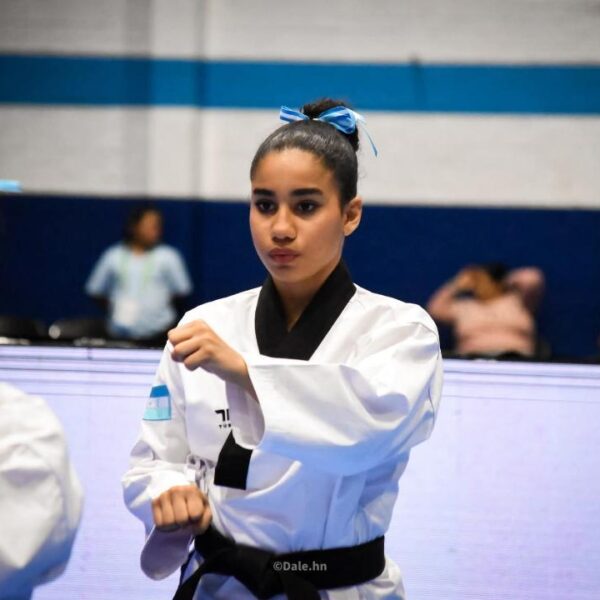 Ashley Castellanos: de Roatán a los podios internacionales del taekwondo