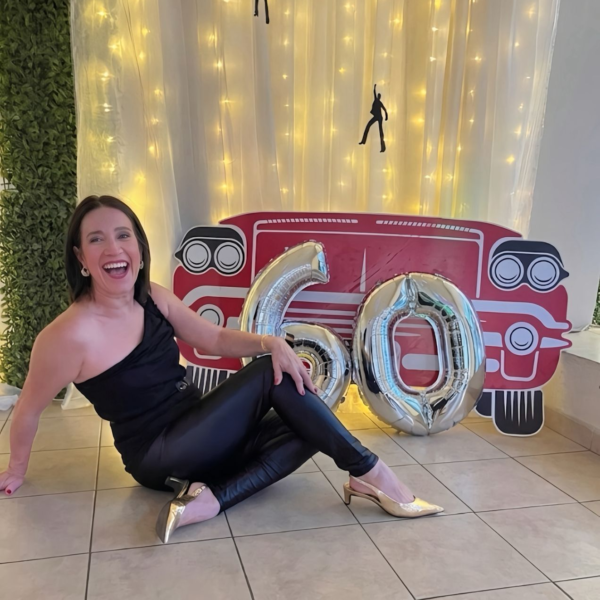 Nelly de Rodríguez celebra su cumpleaños con una fiesta inspirada en “Grease”