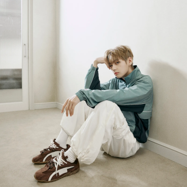 V de BTS conquista la campaña Otoño/Invierno 2026 de Champion
