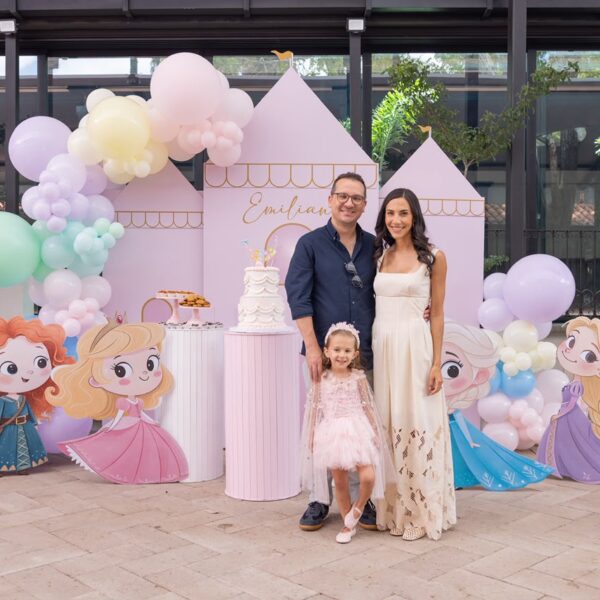 Emiliana celebra sus cuatro años entre princesas y sueños