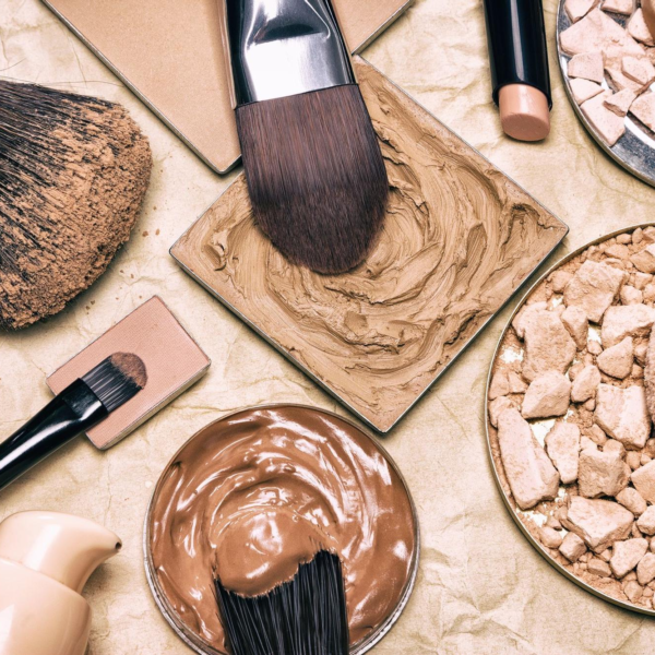 Maquillaje caducado: el riesgo oculto detrás de una paleta de sombras