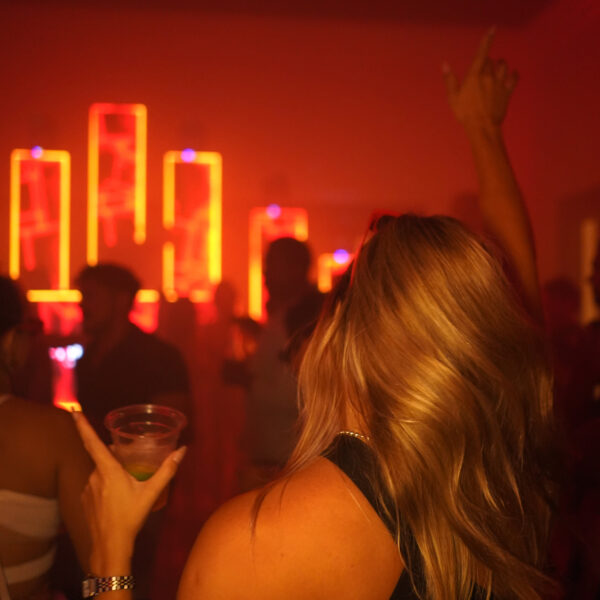 Splash, Aboard y Do Not Disturb: las tres fiestas exclusivas que llenaron de música las noches de Roatán