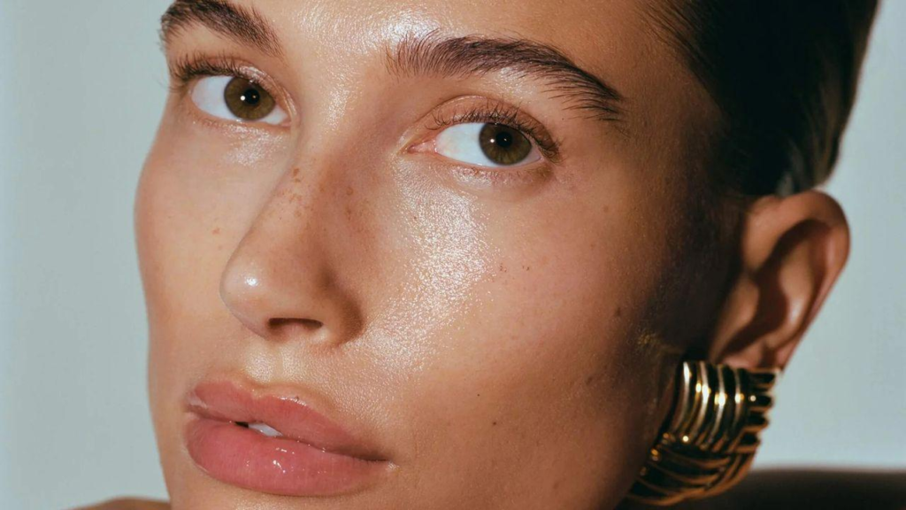 Hailey Bieber 